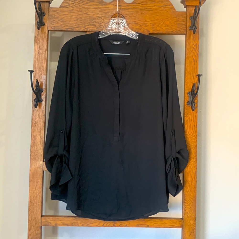 Women’s Simply Vera Womens black blouse. Gently worn